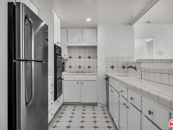 2160 Century Parkway 1911, Los Angeles CA 90067