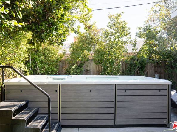 6006 Babbitt Avenue, Encino CA 91316