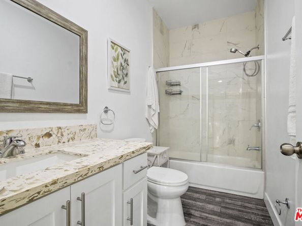 1805 S New England Street, Los Angeles CA 90006
