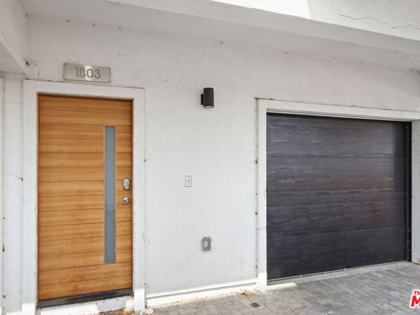 1805 S New England Street, Los Angeles CA 90006