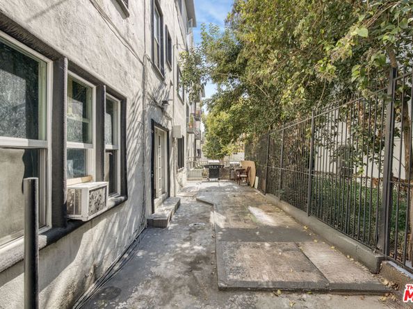 969 S Serrano Avenue, Los Angeles CA 90006