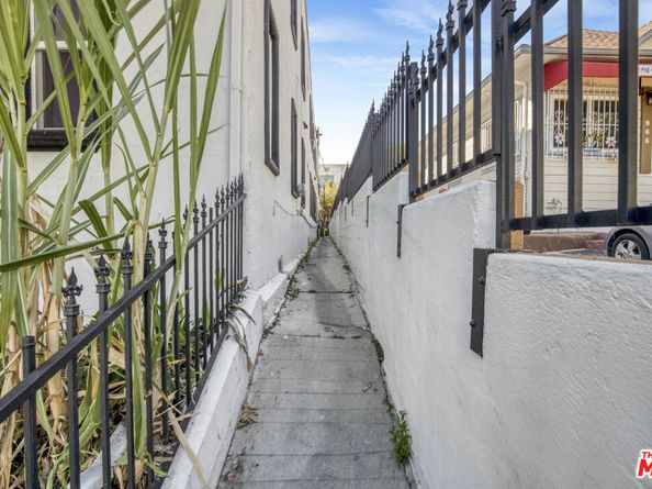 969 S Serrano Avenue, Los Angeles CA 90006