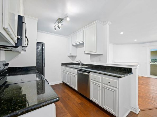 9939 Erma Rd 101, San Diego CA 92131