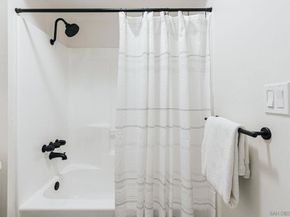 4652 Don Lorenzo Dr A, Los Angeles CA 90008