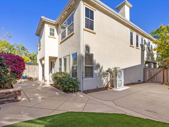 1368 Enchante Way, Oceanside CA 92056