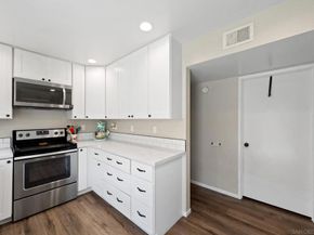 9560 Frank Way, Santee CA 92071