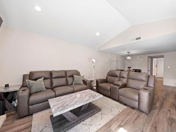 9560 Frank Way, Santee CA 92071