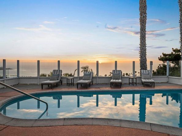 8390 Prestwick Dr, La Jolla CA 92037