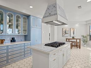 8390 Prestwick Dr, La Jolla CA 92037