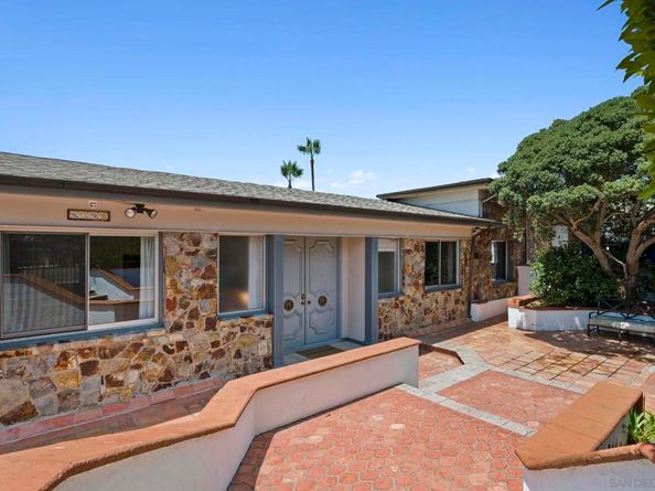 8390 Prestwick Dr, La Jolla CA 92037