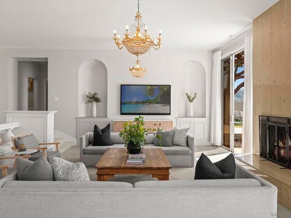 8390 Prestwick Dr, La Jolla CA 92037