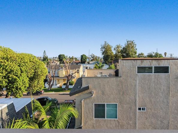 2114 Felspar St, San Diego CA 92109