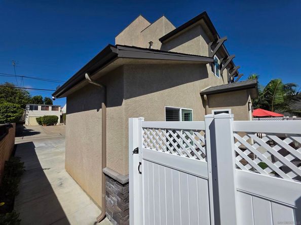 2114 Felspar St, San Diego CA 92109
