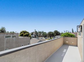 2114 Felspar St, San Diego CA 92109