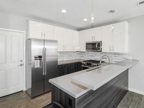 2114 Felspar St, San Diego CA 92109