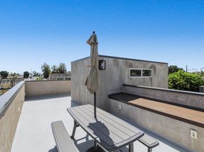 2114 Felspar St, San Diego CA 92109