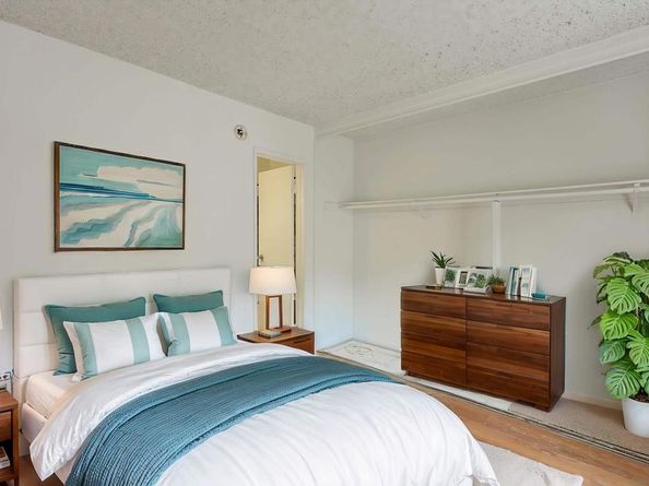 5432 Adobe Falls Rd 12, San Diego CA 92120