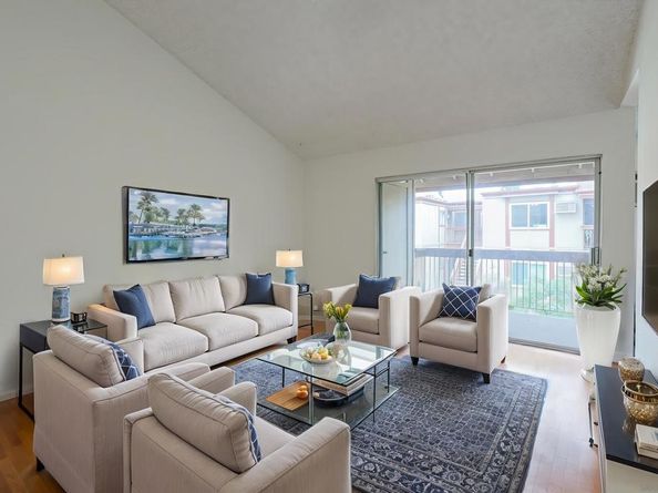 5432 Adobe Falls Rd 12, San Diego CA 92120