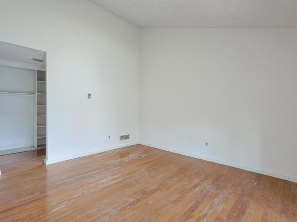 5432 Adobe Falls Rd 12, San Diego CA 92120