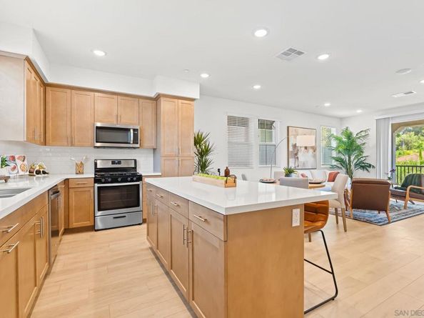 414 Carina Gln, Escondido CA 92025