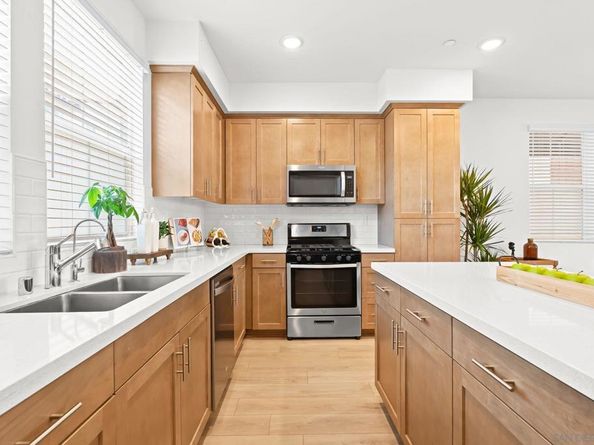 414 Carina Gln, Escondido CA 92025