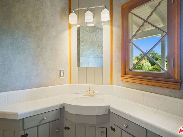 33269 Mulholland Highway, Malibu CA 90265
