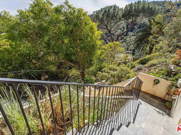 10037 Reevesbury Drive, Beverly Hills CA 90210