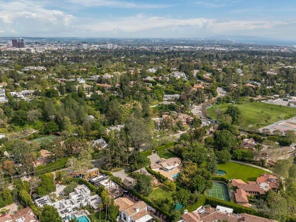 1639 Mandeville Canyon Road, Los Angeles CA 90049