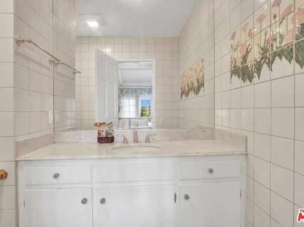 5222 Los Franciscos Way, Los Angeles CA 90027