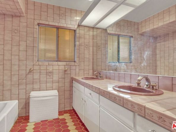 5222 Los Franciscos Way, Los Angeles CA 90027