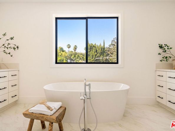 1615 N Coronado Street, Los Angeles CA 90026
