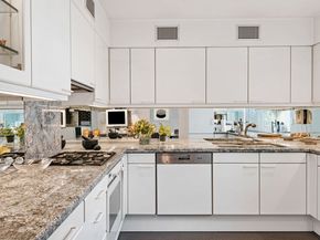 853 S Bundy Drive, Los Angeles CA 90049