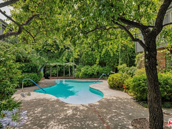 853 S Bundy Drive, Los Angeles CA 90049