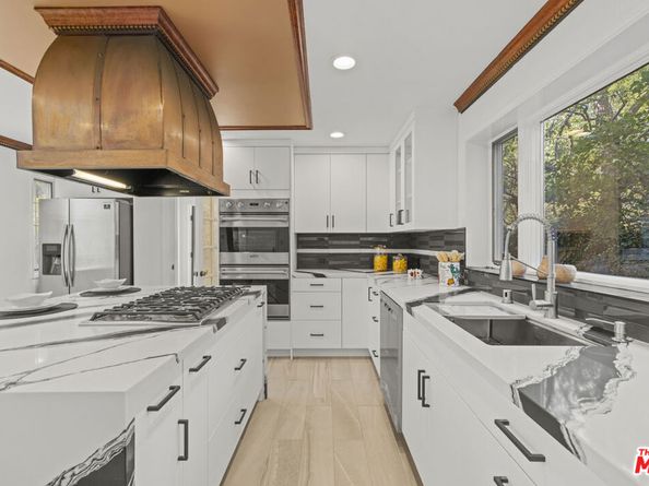 865 Warner Avenue, Los Angeles CA 90024