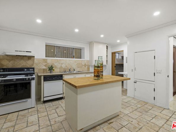 865 Warner Avenue, Los Angeles CA 90024
