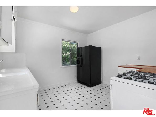 975 Lucile Avenue, Los Angeles CA 90026