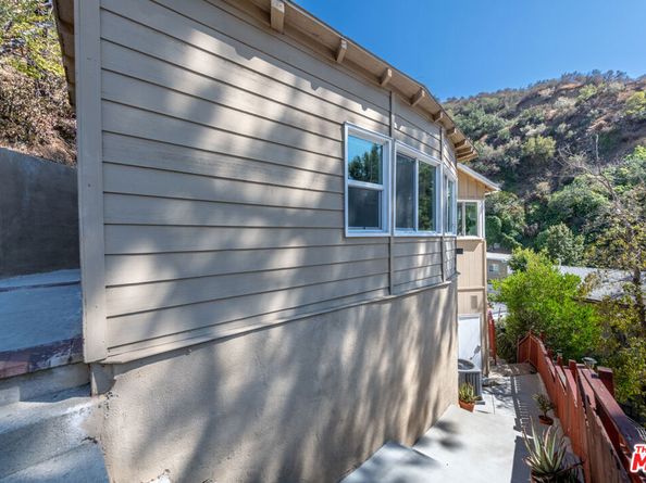 701 Country Club Drive, Burbank CA 91501