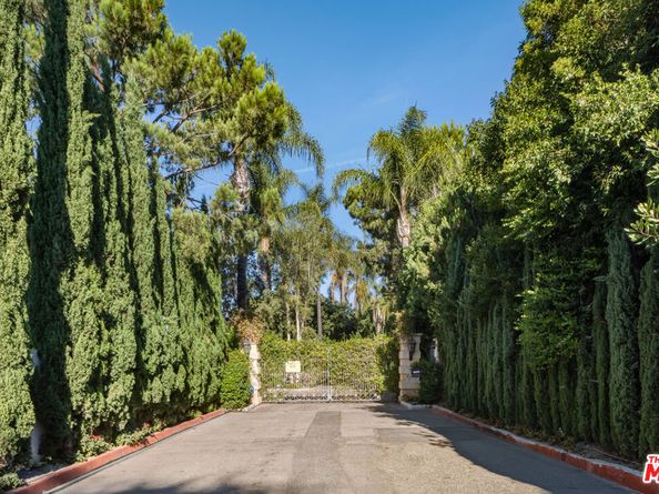 1005 Bel Air Court, Los Angeles CA 90077