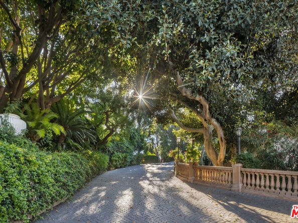 1005 Bel Air Court, Los Angeles CA 90077