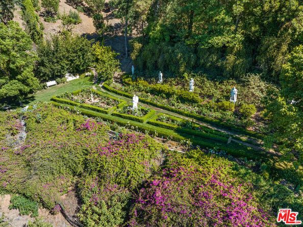 1005 Bel Air Court, Los Angeles CA 90077