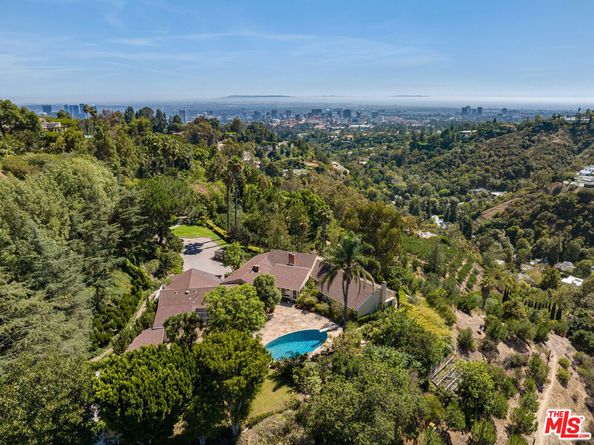 1005 Bel Air Court, Los Angeles CA 90077