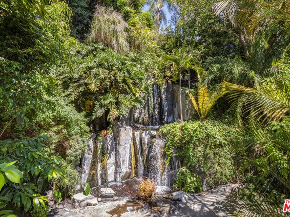 1005 Bel Air Court, Los Angeles CA 90077