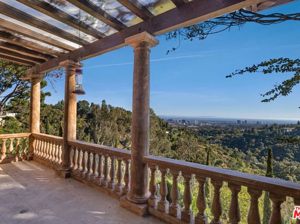 1005 Bel Air Court, Los Angeles CA 90077