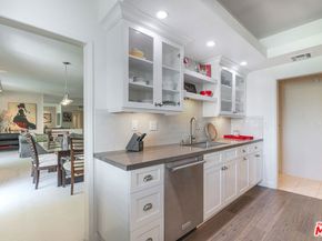 11322 Camarillo Street 201, Toluca Lake CA 91602