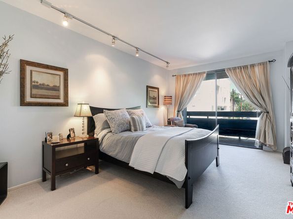 11322 Camarillo Street 201, Toluca Lake CA 91602