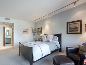 11322 Camarillo Street 201, Toluca Lake CA 91602