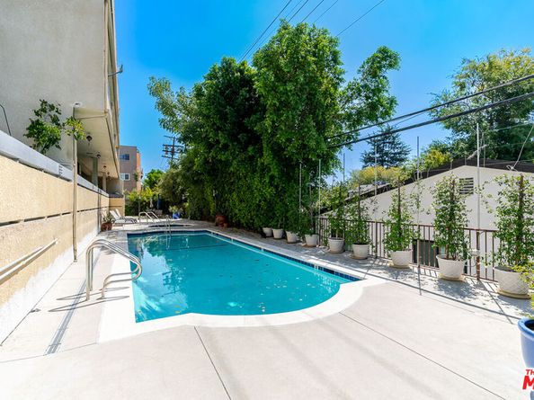 11322 Camarillo Street 201, Toluca Lake CA 91602