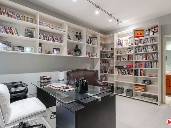 11322 Camarillo Street 201, Toluca Lake CA 91602