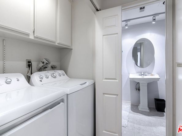 11322 Camarillo Street 201, Toluca Lake CA 91602