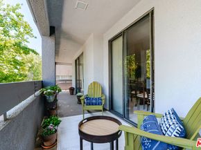 11322 Camarillo Street 201, Toluca Lake CA 91602